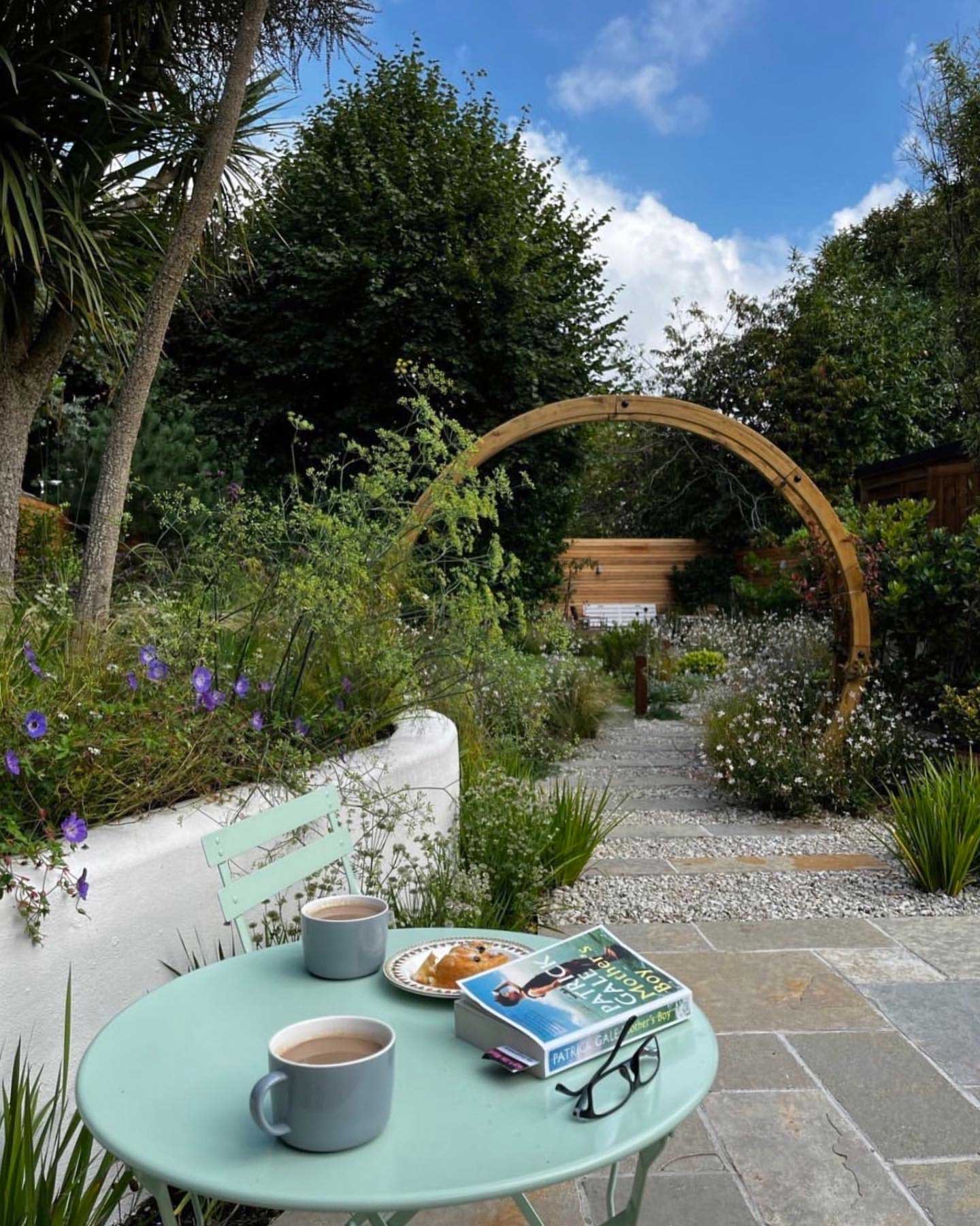 Relaxing with coffee, pastries and a book in The Plantsman's Garden, Garden Design in Westbourne, Bournemouth